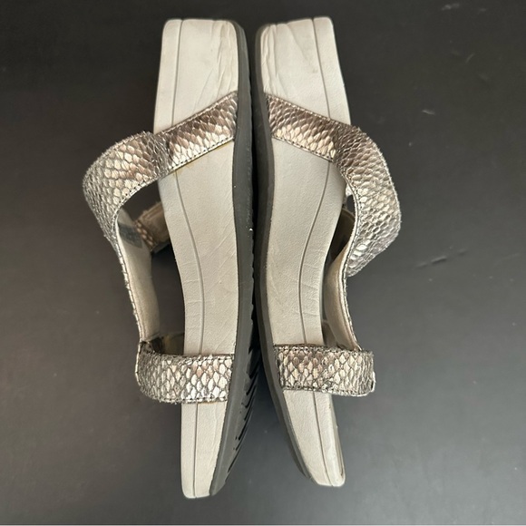 Vionic Ellie Metallic Pewter Snake Slip In Sandals Ladies Size 8 Arch Support - Picture 7 of 10